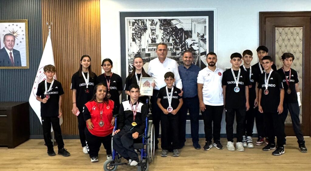 KAYMAKAM AKDAŞ BAŞARILI SPORCULARI AĞIRLADI