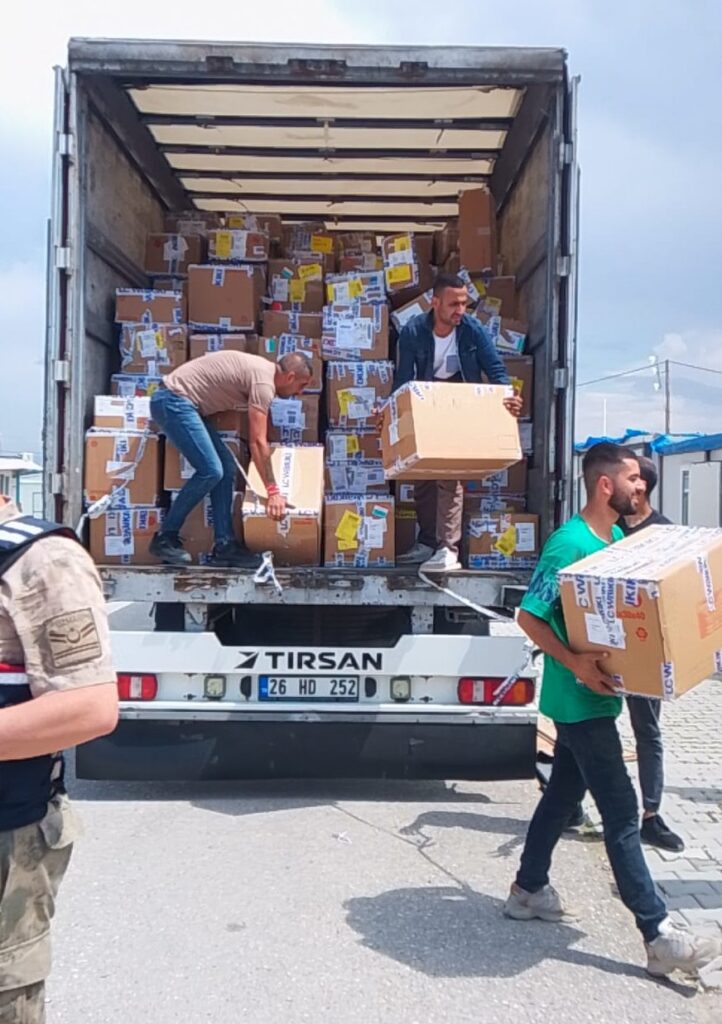 6 ŞUBAT DERNEĞİ’NDEN 2 BİN HANEYE KIYAFET YARDIMI