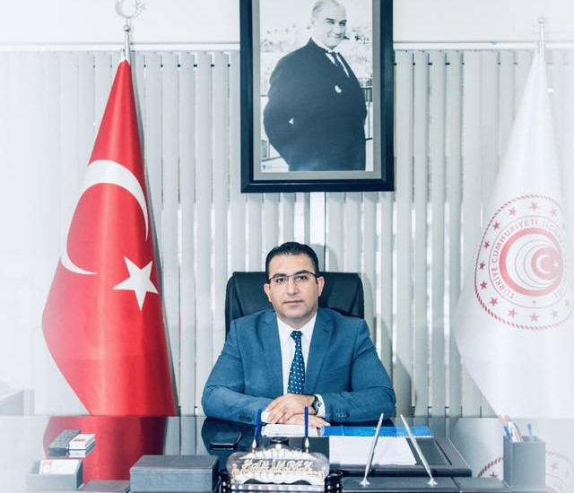 EFSANE MÜDÜR  EMEKLİYE AYRILDI