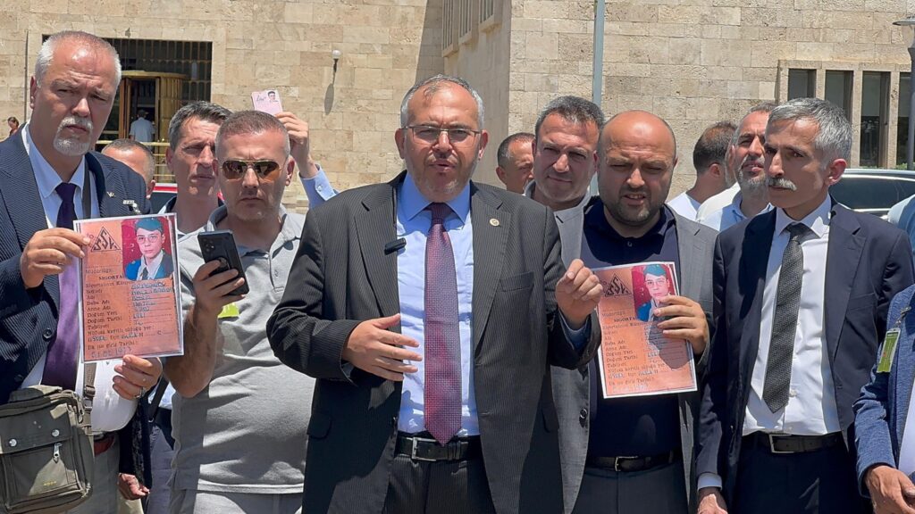 STAJ VE ÇIRAKLIK MAĞDURLARI MECLİS’TE: “BU MAĞDURİYET ÜLKENİN GELECEĞİNİ TEHDİT EDİYOR”