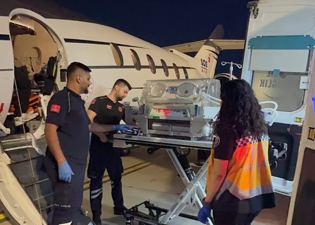 AMBULANS UÇAK 10 GÜNLÜK BEBEK İÇİN HAVALANDI