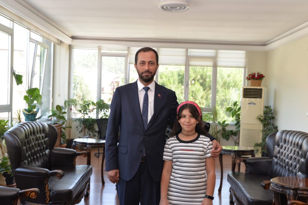 YAYLADAĞI’NDA BURSLULUK SINAVINDA TAM PUAN ALAN ÖĞRENCİ ÖDÜLLENDİRİLDİ