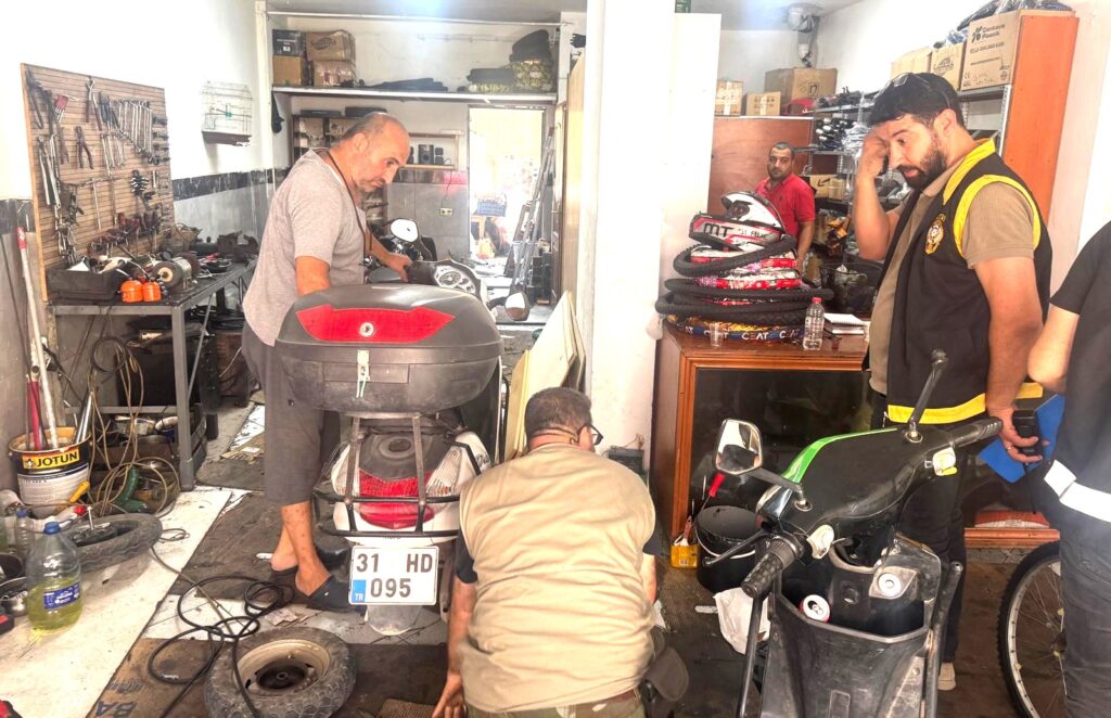 İSKENDERUN’DA MOTOSİKLET TAMİRCİLERİNE DENETİM YAPILDI