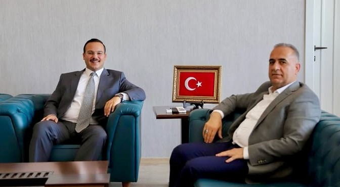 BAŞKAN SARI’DAN KAYMAKAM ŞAHİN’E HAYIRLI OLSUN ZİYARETİ