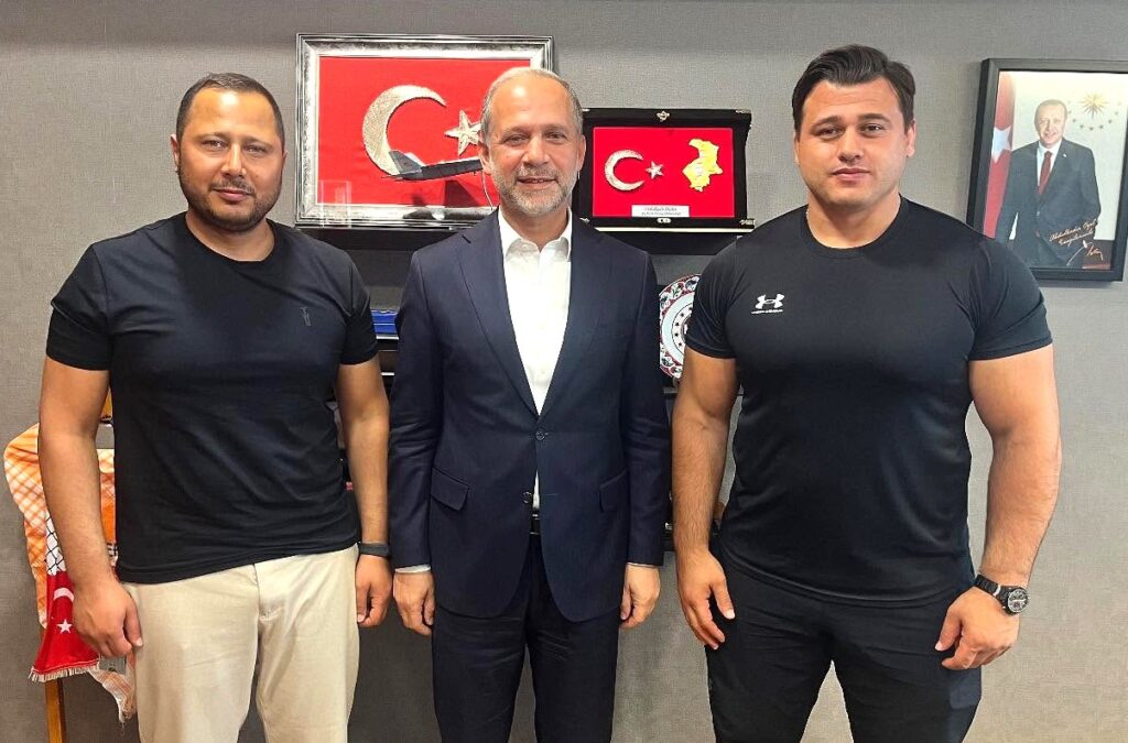 VEKİL ÖZEL, MİLLİ GÜREŞÇİ RIZA KAYAALP’İ TBMM’DE AĞIRLADI