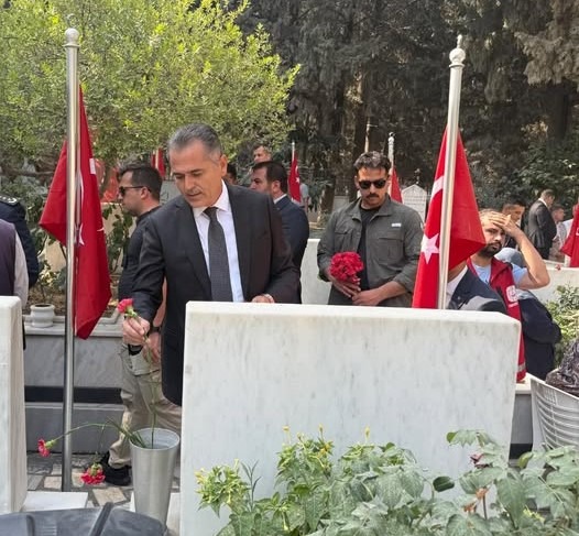 AKDAŞ: ŞEHİTLERİMİZE MİNNET BORÇLUYUZ