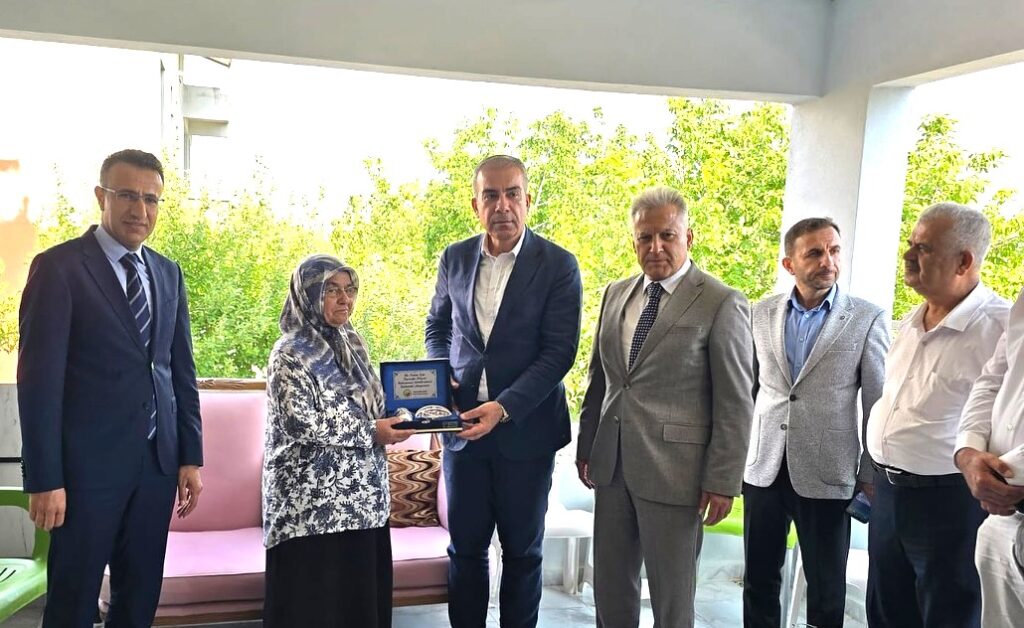 KIRIKHAN PROTOKOLÜNDEN ŞEHİT AİLESİNE ANLAMLI ZİYARET
