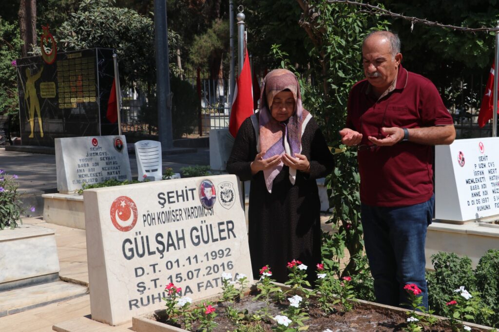ŞEHİT GÜLŞAH GÜLER’İN AİLESİ DARBE GİRİŞİMİNİN BAŞARISIZ OLMASIYLA TESELLİ BULUYOR