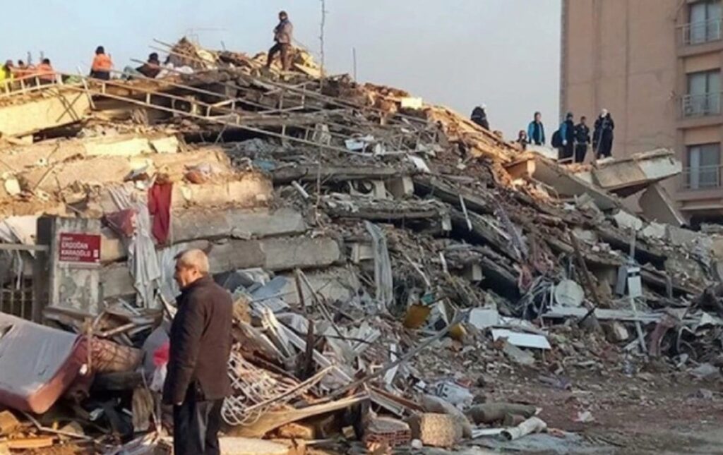 HATAY’DA KUPİK APARTMANI’NIN YIKILMASINA İLİŞKİN 2 SANIĞIN YARGILANMASI SÜRDÜ
