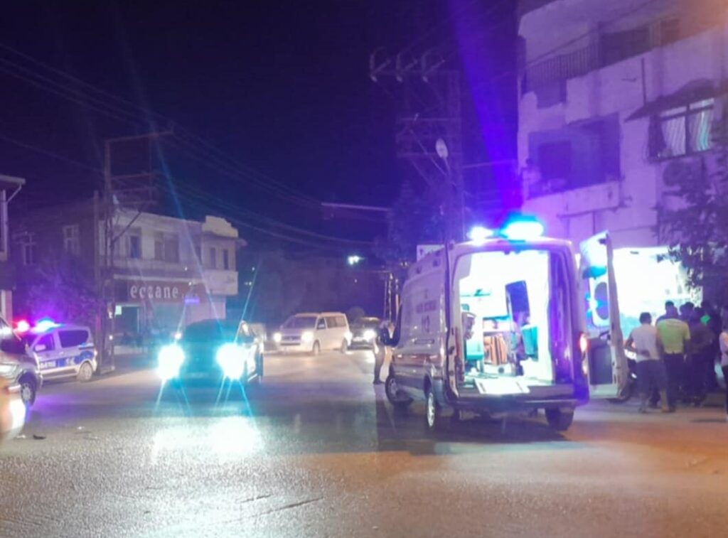 2 MOTOSİKLETİN ÇARPIŞTIĞI KAZADA 3 KİŞİ YARALANDI