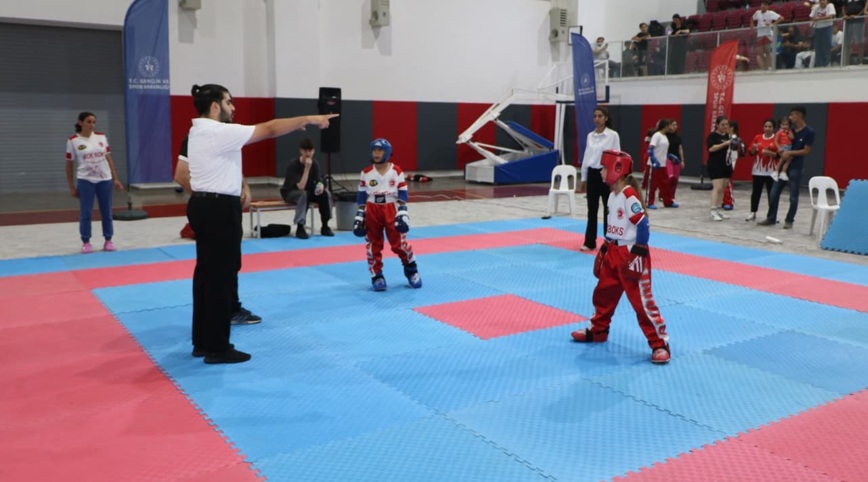 İSKENDERUN’DA KİCK-BOKS MÜSABAKALARI YAPILDI