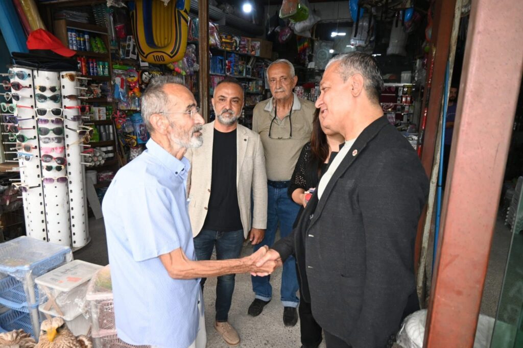 BAŞKAN GÜL, DEREBAHÇE MAHALLESİNDE ESNAFLARLA BULUŞTU