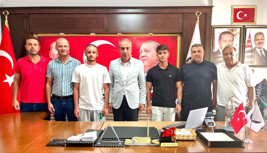 BAŞKAN ÇELİK BAŞARILI SPORCULARI AĞIRLADI
