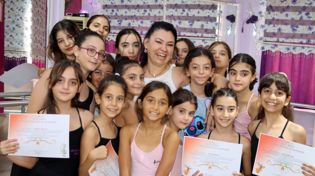 FATMA SATAR’DAN “ANTAKYA’NIN AĞIDI” BALERİNLERİNE TEŞEKKÜR BELGESİ