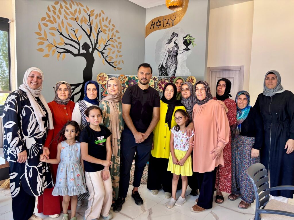 ADEM’İN ÜRETİCİ KADINLARI ALİŞAN İLE HAYATA GÜLÜMSEDİ
