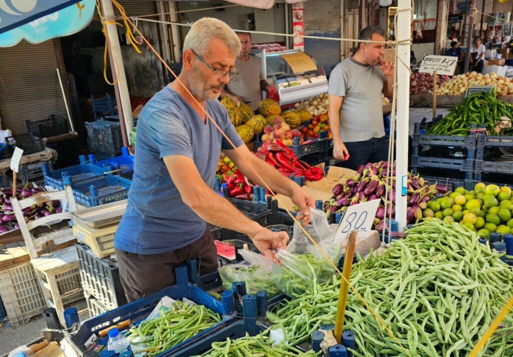 SEBZE MEYVE FİYATLARI CEP YAKIYOR