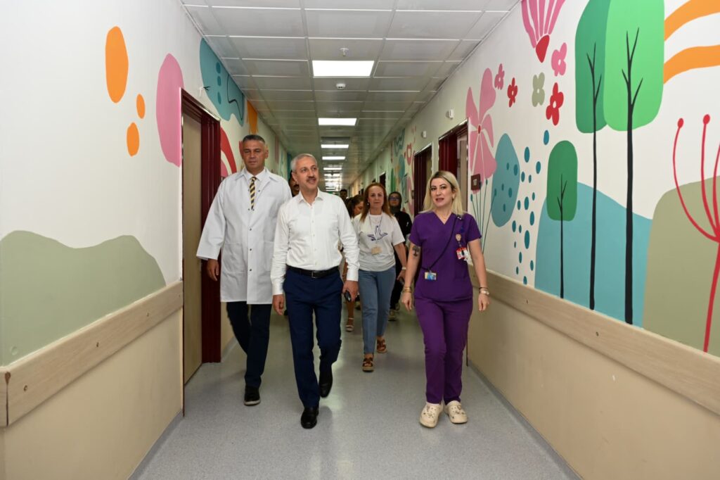 REKTÖR EREN, ÇOCUK HASTALARA MORAL KATACAK YENİ OYUN ALANLARINI İNCELEDİ