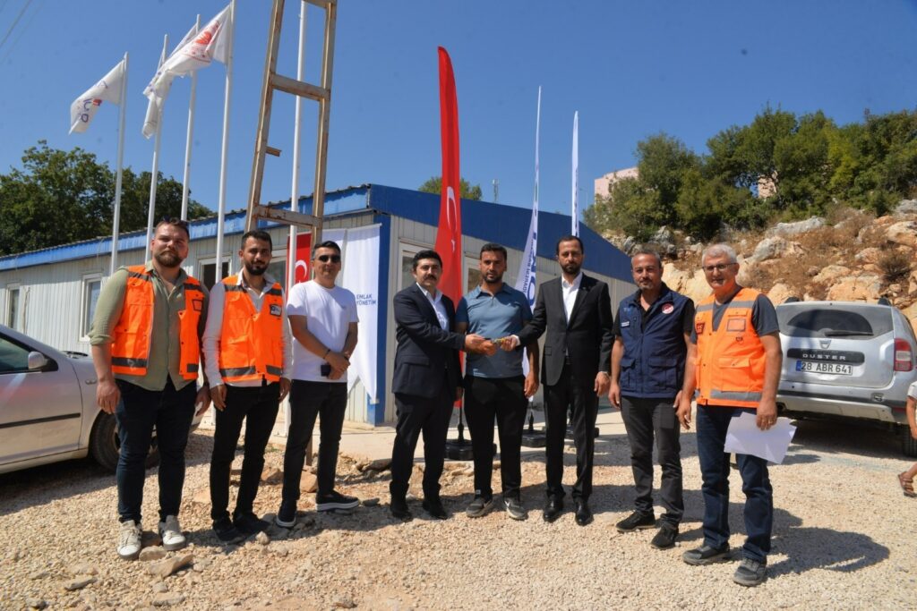 YAYLADAĞI’NDA VATANDAŞLAR EVLERİNE KAVUŞTU