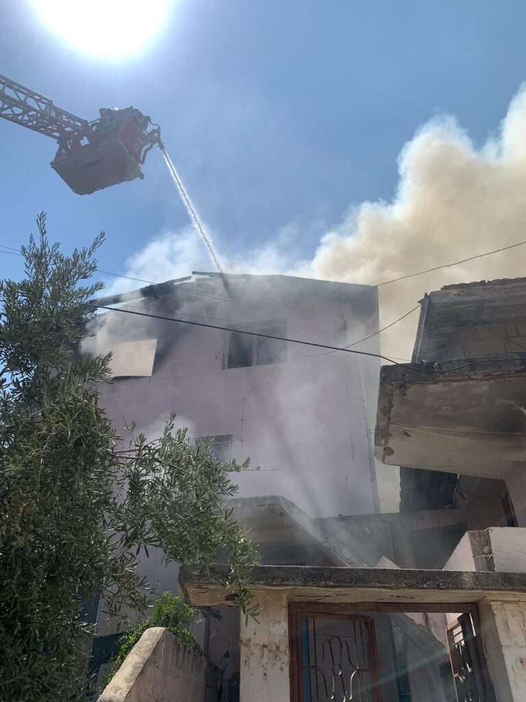 İKİ KATLI BİNADA ÇIKAN YANGIN SÖNDÜRÜLDÜ