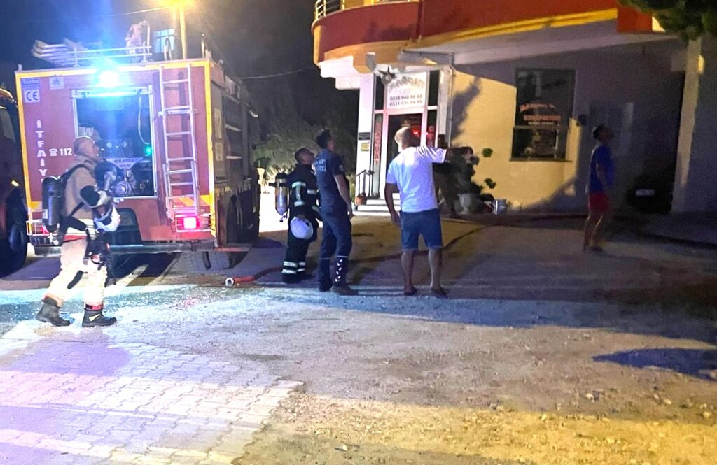 OTELDE ÇIKAN YANGINDA 11 KİŞİ DUMANDAN ETKİLENDİ