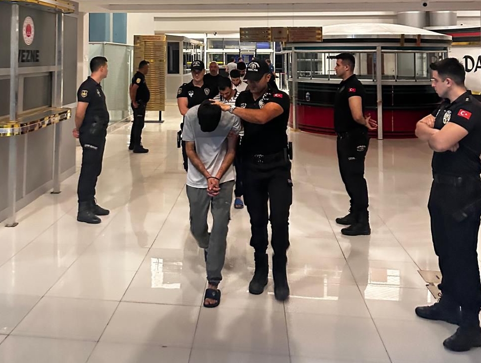 SAMANDAĞ’DA KAVGADA: 4 ZANLI TUTUKLANDI