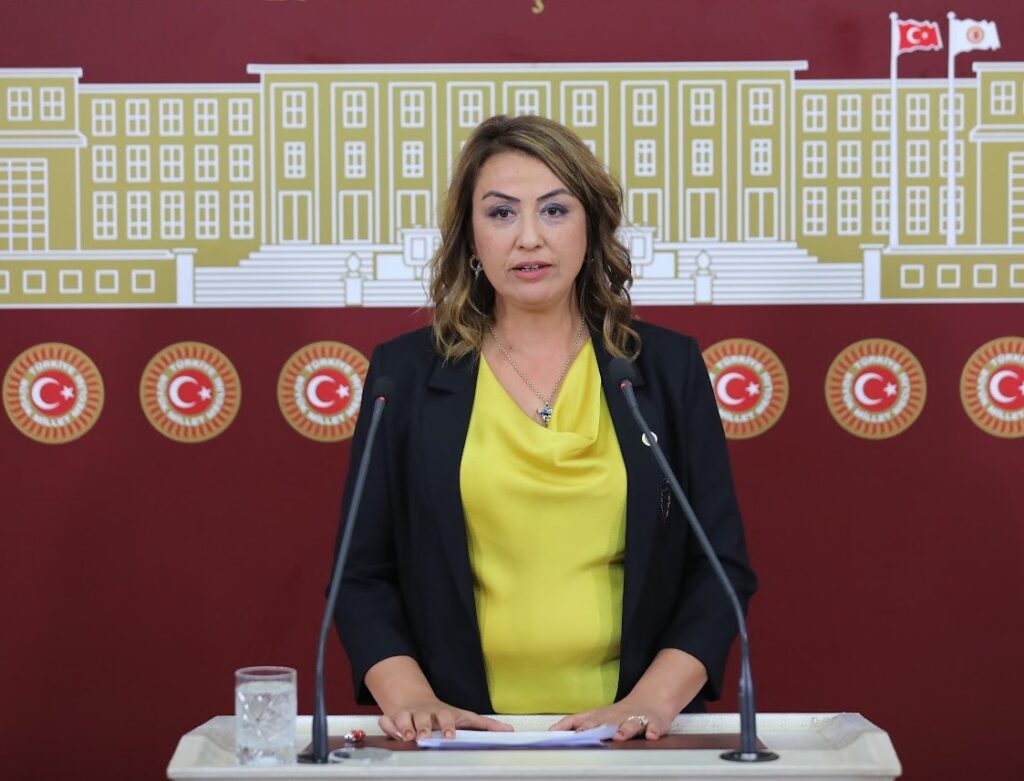 HÜKÜMET ESNAFA DESTEK OLMAK YERİNE YENİ VERGİLER YÜKLÜYOR!