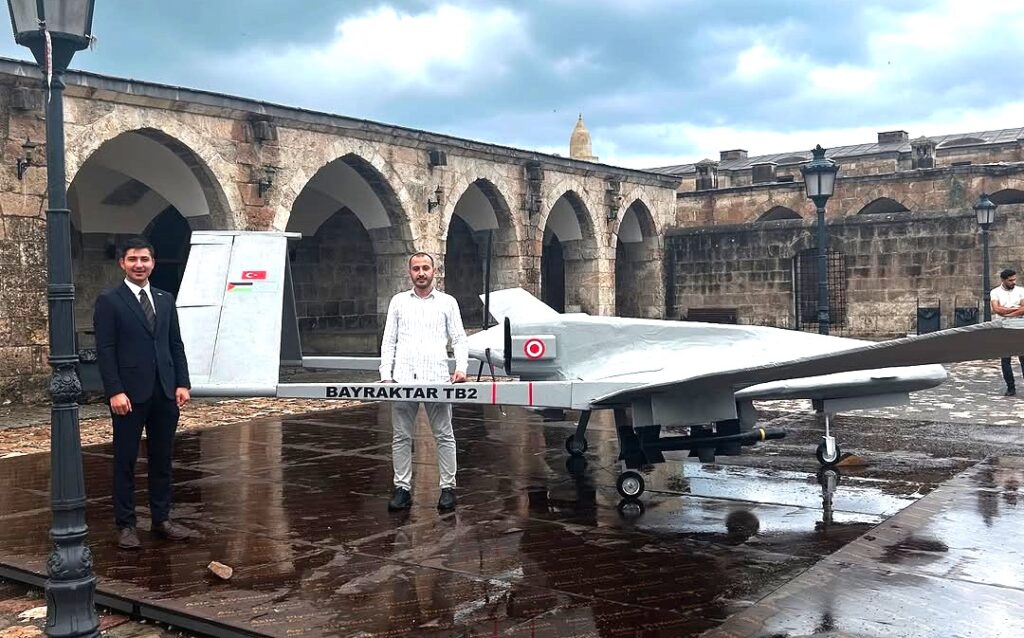 GENÇLERDEN BAYRAKTAR TB2 MAKETİ