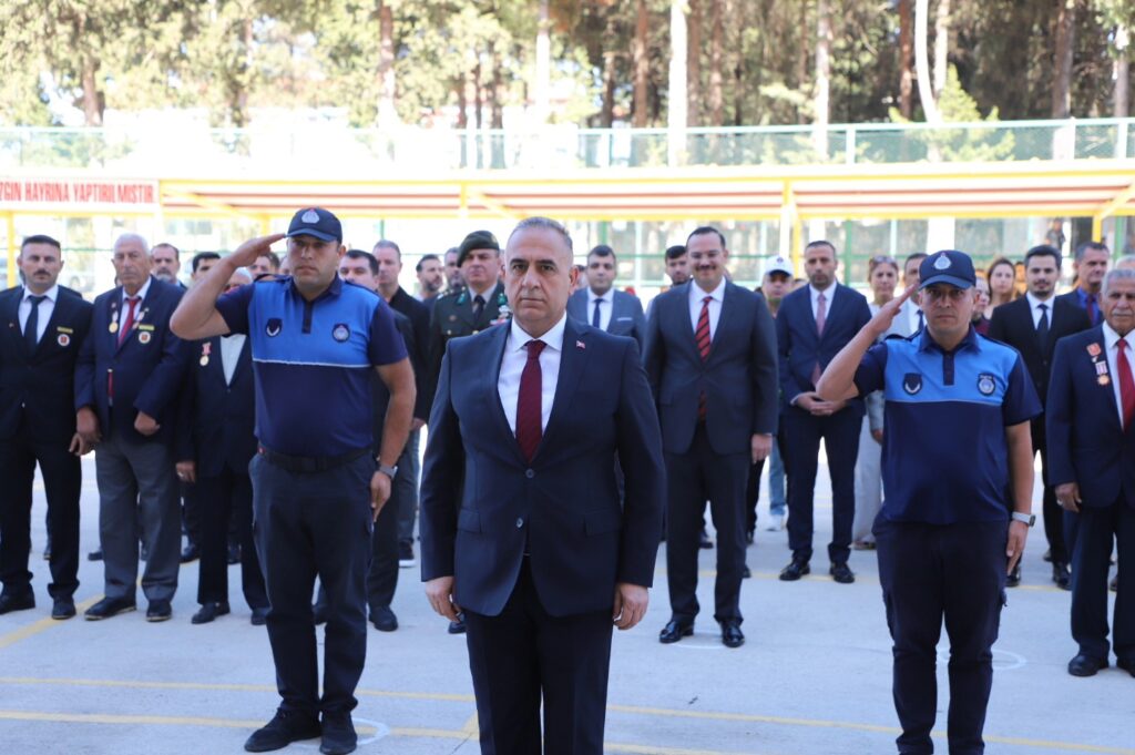 GAZİLER GÜNÜ DOLAYISIYLA ALTINÖZÜ’NDE TÖREN DÜZENLENDİ