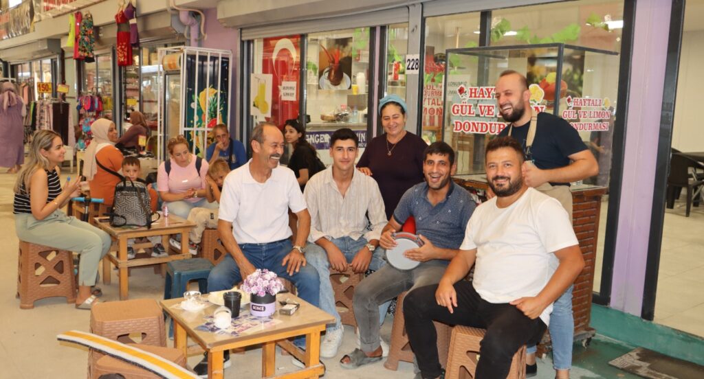 UZUN ÇARŞI’NIN SESİ MEHMET URAL: “AMACIM İNSANLARA MORAL VERMEK”