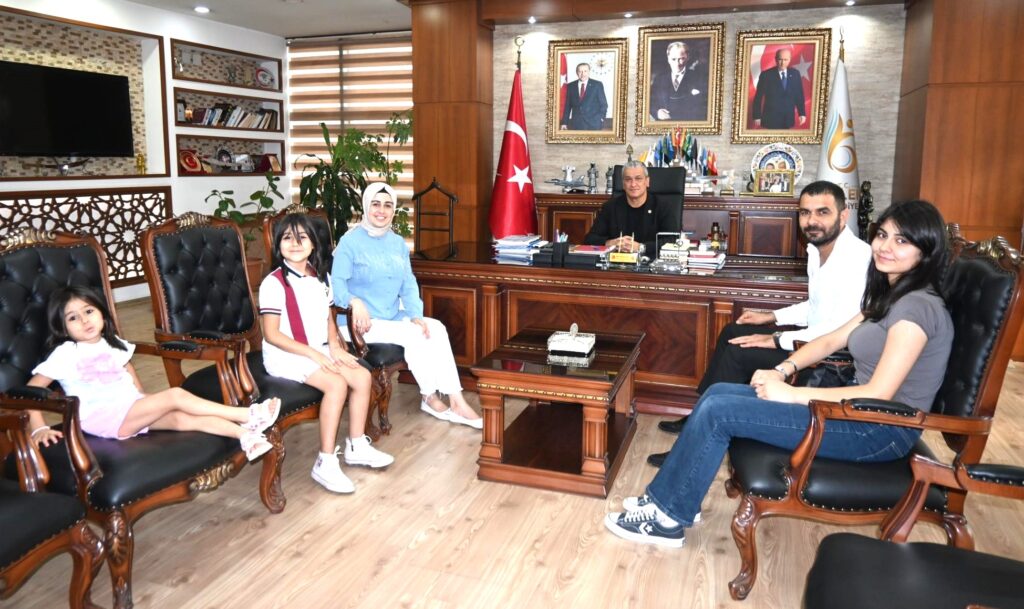 BAŞKAN GÜL BAŞARILI ÖĞRENCİYİ AĞIRLADI
