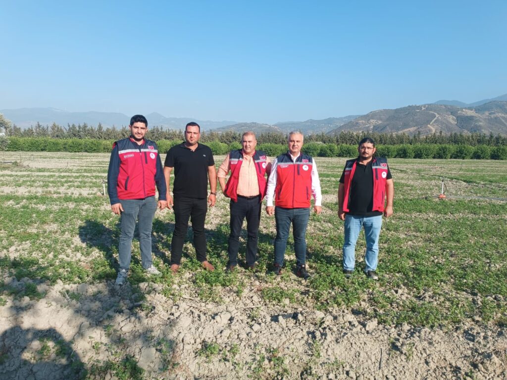 TÜRKMEN MAYDANOZ ÜRETİCİLERİYLE BULUŞTU
