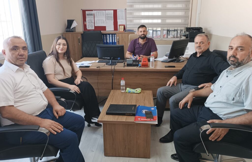 BAŞKAN BAYRAKDAR’DAN OKUL ZİYARETİ