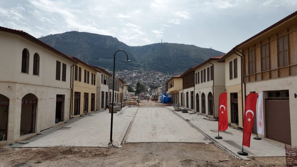 ANTAKYA’NIN TARİHİ VE SEMBOL CADDESİ YENİDEN CANLANDIRILIYOR