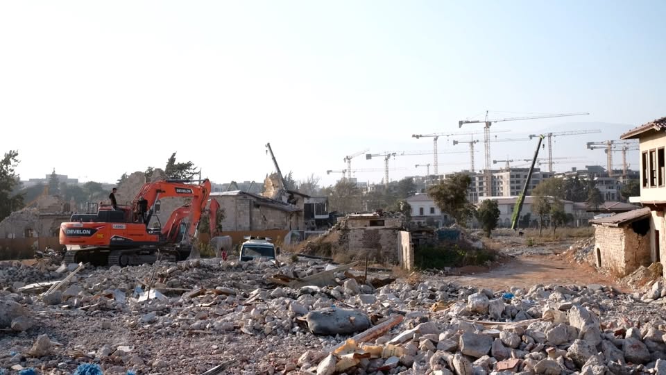 ANTAKYA’NIN TARİHİ DOKUSU KEPÇELERLE YOK OLUYOR