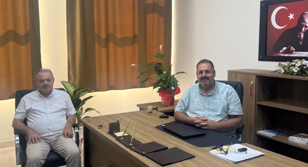 BAYRAKDAR’DAN A. MESUT YILMAZ ORTAOKULU’NA ZİYARET