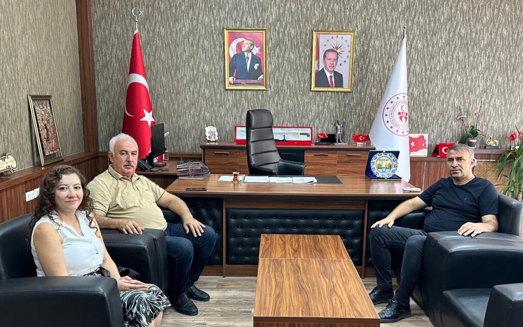 YEŞİLAY HATAY ŞUBE BAŞKANI KUYUBAŞIOĞLU’NDAN GENÇLİK VE SPOR İL MÜDÜRÜ BEBEK’E ZİYARET