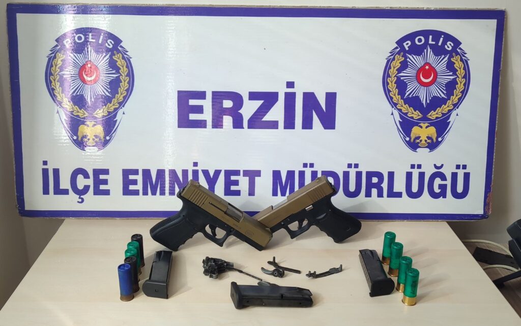 RUHSATSIZ SİLAH OPERASYONUNDA 2 ŞÜPHELİ TUTUKLANDI