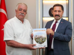 “HATAY HALK BİLİMİ” KİTABI VALİ MASATLI’YA TAKDİM EDİLDİ