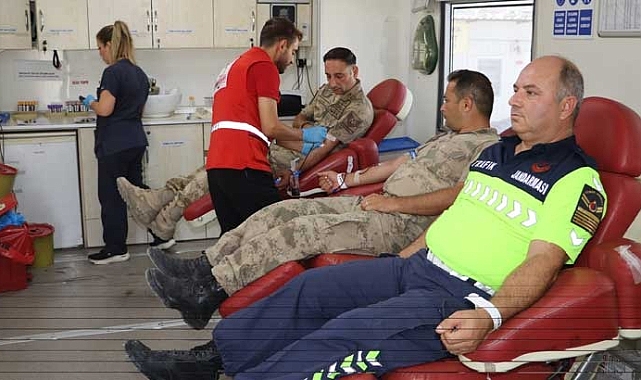 JANDARMA, VATAN İÇİN CAN, MİLLET İÇİN KAN VERİYOR
