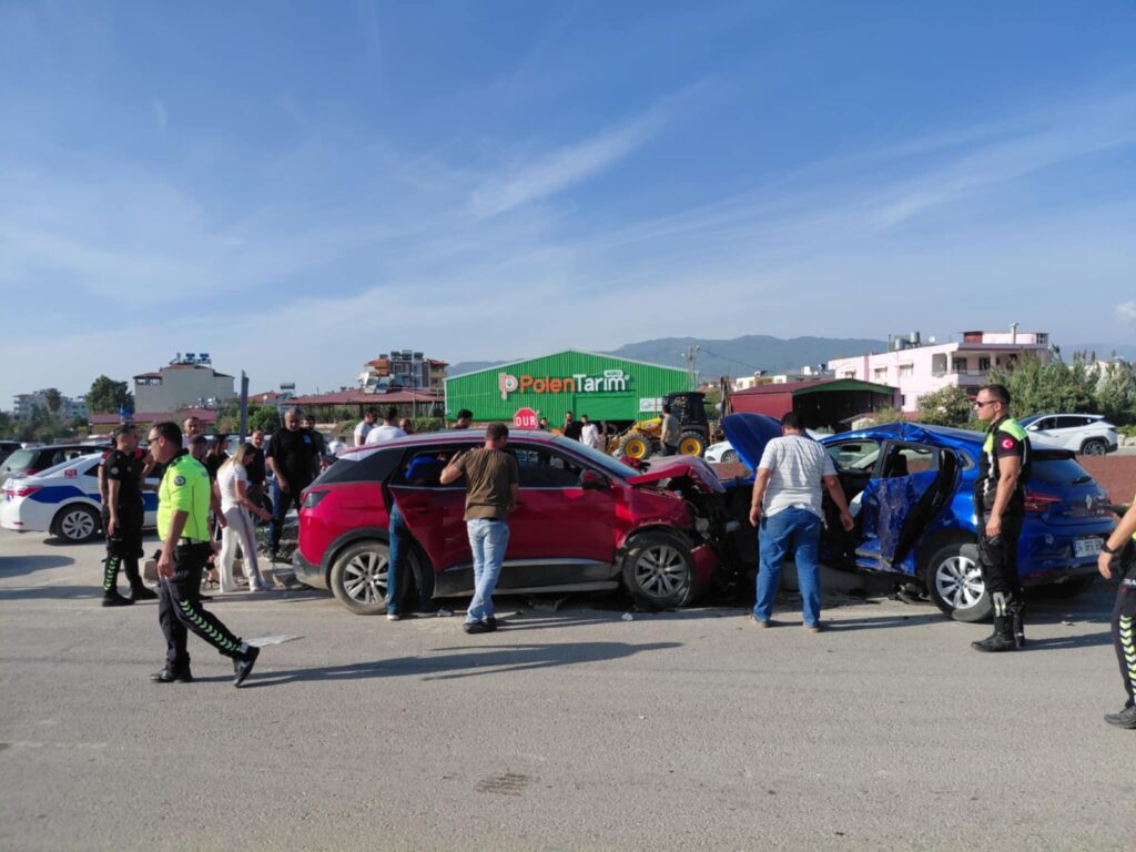 CİP İLE OTOMOBİLİN ÇARPIŞTIĞI KAZADA 5 KİŞİ YARALANDI