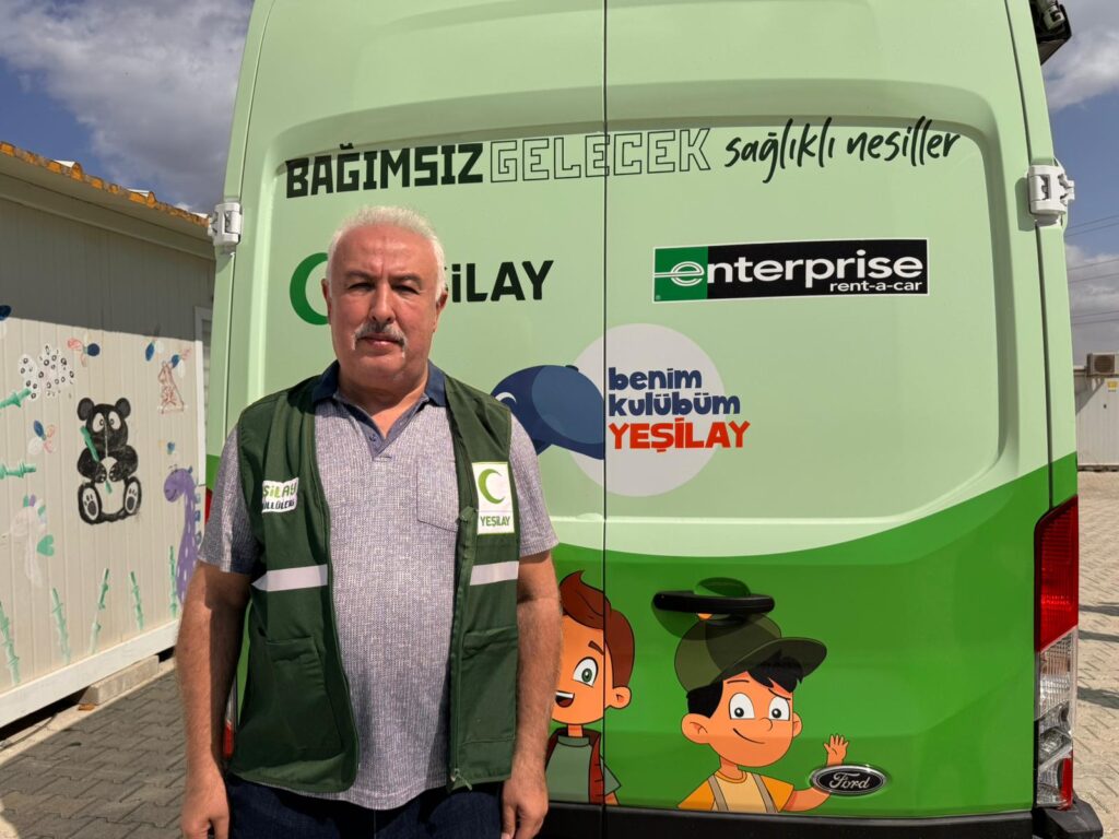 YEŞİLAY KARAVAN ETKİNLİKLERİYLE AFETZEDE ÇOCUKLARI BAĞIMLILIKLARA KARŞI BİLİNÇLENDİRİYOR