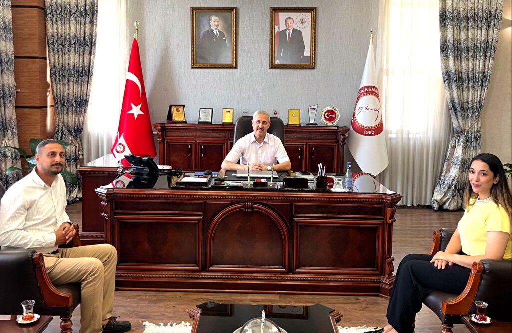 REKTÖR EREN HOCAOĞLU ÇİFTİNİ AĞIRLADI