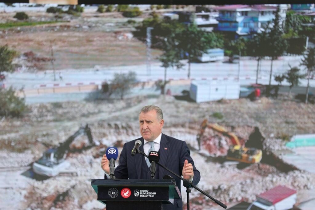 BAKAN BAK: CUMHURBAŞKANIMIZIN İRADESİYLE DEPREM BÖLGESİ AYAĞA KALKIYOR