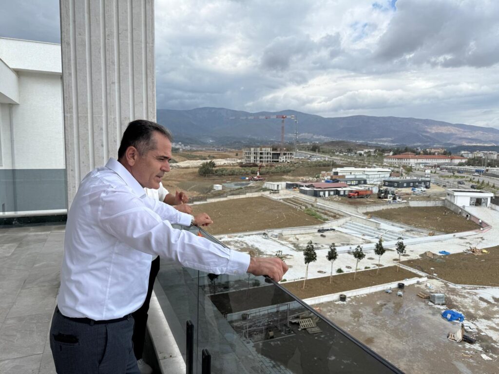 AKDAŞ, HATAY VALİLİĞİ HİZMET BİNASINI İNCELEDİ