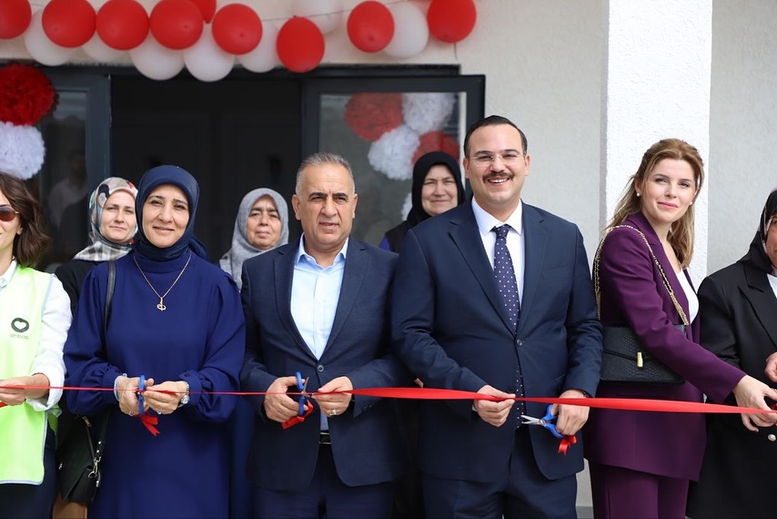 ALTINÖZÜ’NDE GÜNEŞ KREŞİ HİZMETE AÇILDI