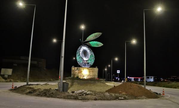 ALTINKAYA KAVŞAĞI’NA GERİ DÖNÜŞÜMDEN DEV ZEYTİN TANESİ