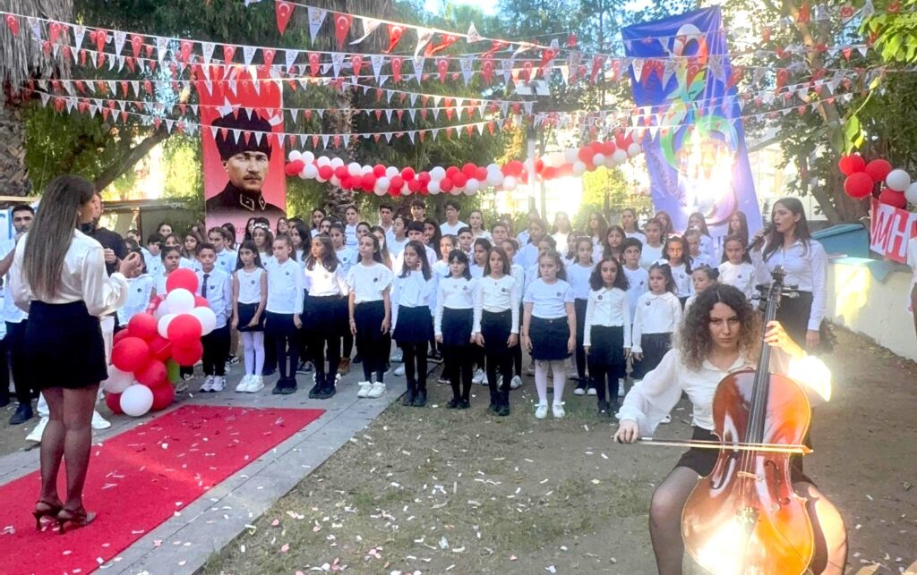 SANAT AKADEMESİNDEN CUMHURİYET COŞKUSU