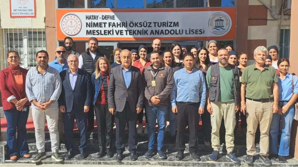 MÜDÜR GÜLİSTAN’DAN HALK EĞİTİM KURSUNA ZİYARET
