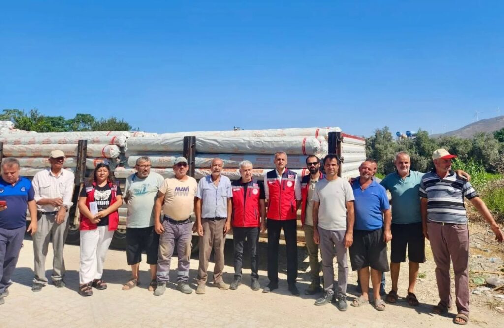 SAMANDAĞ’DA ÜRETİCİLERE SERA ÖRTÜSÜ DAĞITILDI