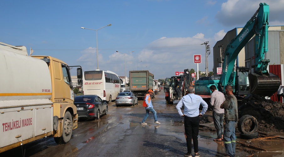 KAPANAN YOLLAR ULAŞIMA AÇILDI